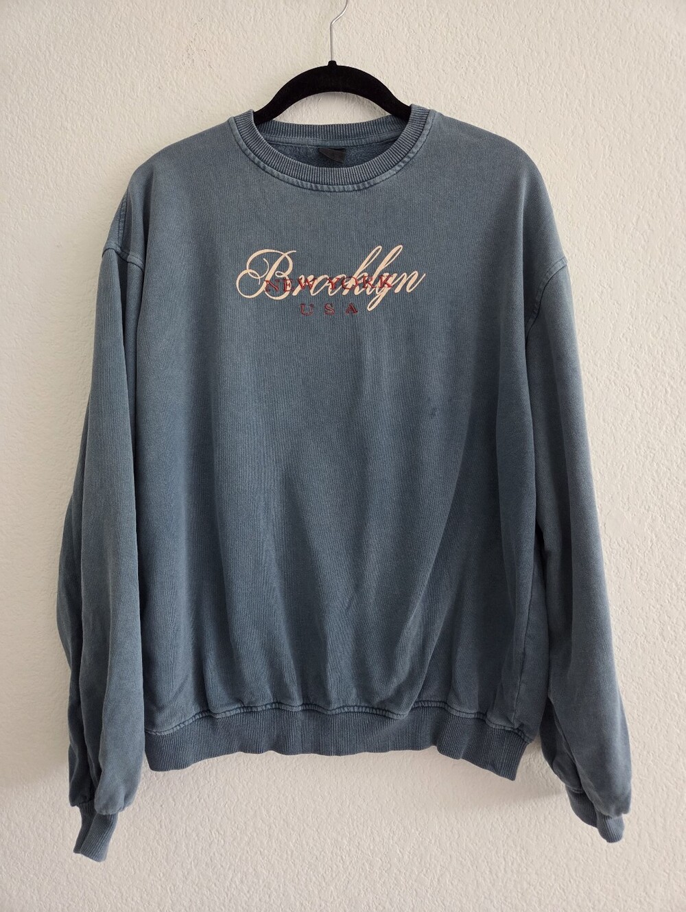 Urban Outfitters Brooklyn New York USA Sweatshirt Vintage Wash Blue Red Medium